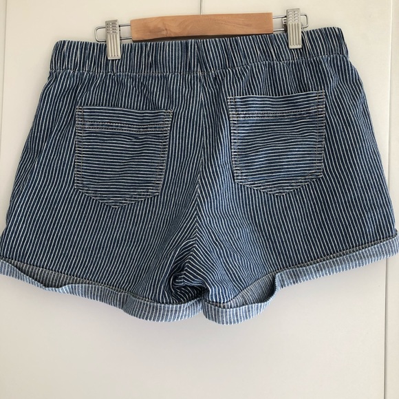 Cute striped women’s shorts - Picture 3 of 4